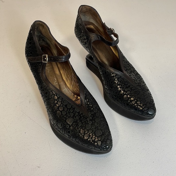 Jan Jansen Textured Suede Curved Heel Mary Jane Shoes - Picture 3 of 14